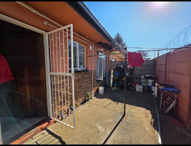 2 BEDROOM TOWNHOUSE FOR SALE IN RANDFONTEIN CENTRAL